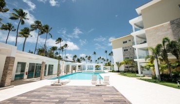 Family Getaway Apartment - On The Beach