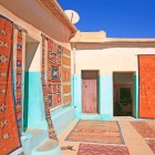 These rugs stand out for their natural dyes and the quality of their craftsmanship. Soft yet durable, they reflect the identity of local cooperatives and the authenticity of Berber tradition.