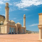 The Bibi Heybat Mosque in Baku stands out for its elegance and slender minarets. An important spiritual site in Azerbaijan, rich in history and striking architecture
