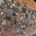 The House of Craftsmen in Sheki celebrates Azerbaijani art with ceramics, mosaics and traditional handicrafts, symbol of local culture along the ancient Silk Road.