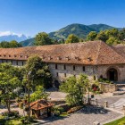 The Sheki Caravanserai, built of stone and brick, was a Silk Road stop and today fascinates with its inner courtyard and historic atmosphere in the Caucasus.