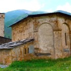 The church is dedicated to the Assumption, but the Svans call Mary “Lama,” linked to an ancient pre-Christian cult of the goddess Lamara, symbol of fertility, motherhood and abundance.