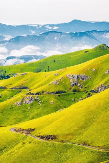 Samtskhe-Javakheti landscapes, Georgia: green hills and scenic roads through the Caucasus, untouched nature and breathtaking views.