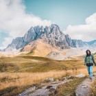 Trail in the Juta Valley, surrounded by unspoiled nature and the majestic Caucasus mountains of Kazbegi. Perfect for trekking and exploration in the National Park.