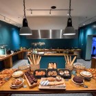 Breakfast buffet at Gudauri Inn with a wide selection of sweet and savory items, Georgian specialties and international options to start the day well.