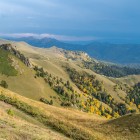 Zekari Pass in autumn, at 2,182 meters in the Meskheti range. Between Imereti and Samtskhe-Javakheti, the landscape opens into soft hills and warm colors.