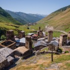 Ushguli is located at 2,100 meters above sea level, at the foot of Mount Shkhara, among the highest peaks of the Caucasus. About 70 families live here in a simple and authentic balance.