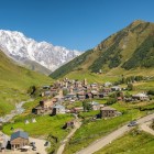 The village of Ushguli rests among meadows and mountains in Svaneti. Between medieval towers and stone houses, the river follows a slow rhythm, with Mount Shkhara in the background.