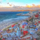 The seafront of Tangier combines the charm of the sea with the colorful houses of the old town, between the port, beaches and Mediterranean atmosphere.