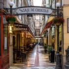 Pasaje de Chinitas captivates visitors with its elegant atmosphere, historic cafés, charming corners and the memory of Federico García Lorca in Malaga's authentic heart.