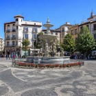 Plaza Bib-Rambla is the vibrant heart of Granada, with its elegant central fountain, historic buildings and lively cafés. The perfect place to experience Andalusia's charm.