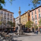 Plaza del Carmen, in the heart of Granada, is a lively square overlooking the City Hall. A popular meeting place where history, culture and authentic Andalusian charm come together.