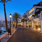 As evening falls, Puerto Banús comes alive with luxury yachts, designer boutiques and palm-lined promenades. An elegant waterfront stroll full of Mediterranean charm.