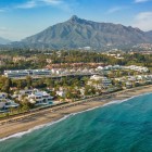 Marbella's coastline stretches between golden beaches, elegant villas and the majestic silhouette of La Concha. A stunning corner of the Costa del Sol where sea and nature meet.