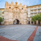 The Arco de Santa María, Burgos' historic monumental gateway, welcomes visitors with its richly decorated Gothic façade and stands as one of the city's most iconic landmarks.