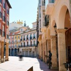 Walking beneath the medieval arcades of Burgos towards Plaza Mayor is a journey into the heart of Castile, surrounded by elegant historic buildings and timeless charm.
