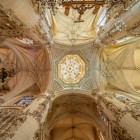 Inside Burgos Cathedral, soaring vaults, natural light and refined Gothic details create an unforgettable setting. A masterpiece that enriches every Camino de Santiago journey.