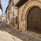 The medieval streets of Covarrubias invite you to stroll at a relaxed pace past ancient stone doorways and historic houses, discovering the authentic atmosphere of Castile.
