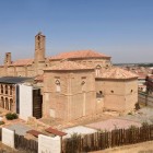 The Church of San Lorenzo in Sahagún is a masterpiece of Mudéjar architecture, standing out with its elegant brickwork and its historic role on the Camino de Santiago.