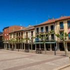 Sahagún's Plaza Mayor is the heart of the town, surrounded by elegant arcades, historic buildings and welcoming cafés. A lively square where the authentic spirit of Castile comes to life.