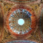 The dome of the Cathedral of Santiago de Compostela harmoniously blends Romanesque, Gothic, Renaissance and Baroque elements, reflecting more than eight centuries of art and spirituality.