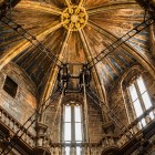The dome of the Cathedral of Santiago de Compostela reveals the harmonious blend of Romanesque, Gothic and Baroque architecture, reflecting centuries of Galician art and spirituality.