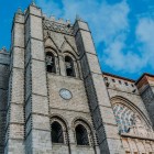 The Cathedral of the Saviour of Ávila, one of Spain's greatest Gothic masterpieces, impresses with its imposing façade and magnificent rose window in the heart of the UNESCO city.