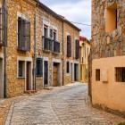 In Ávila's historic centre, cobbled lanes and stone houses tell centuries of history, preserving the authentic medieval atmosphere of this UNESCO World Heritage city.