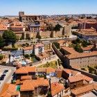 A captivating view of Ávila's historic centre, enclosed by its impressive UNESCO-listed medieval walls. Rising above the skyline is the Cathedral of the Saviour, the city's most iconic landmark.
