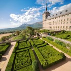 The geometric gardens of the Royal Monastery of El Escorial stretch towards the Sierra de Guadarrama, blending Renaissance elegance, nature and breathtaking views.