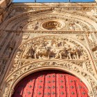 The Portada de Ramos of Salamanca's New Cathedral depicts Christ's entry into Jerusalem. Its richly sculpted Renaissance decoration makes this portal one of the city's finest artistic masterpieces.