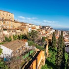 The ancient Jewish quarter, Cáceres’ Judería Vieja, stretches across the hillside among white houses, stone walls and terraced gardens that reveal the authentic soul of Extremadura.