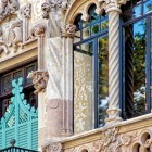 A detail of Casa Amatller reveals the richness of Catalan Modernisme: twisted columns, sculptures, floral motifs and ceramics adorn Puig i Cadafalch’s façade.