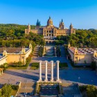 Montjuïc’s monumental axis rises from the Four Columns towards the Palau Nacional, home of the MNAC, following terraces, stairways and fountains designed for the 1929 Exhibition.