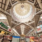 Inside Valencia’s Central Market, the dome and iron structures illuminate a lively route among stalls of local produce, Mediterranean aromas and authentic city traditions.