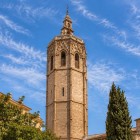 El Micalet, the Gothic bell tower of Valencia Cathedral, rises above the historic centre with its octagonal structure: built between 1381 and 1424, it is a beloved symbol of the city.