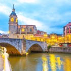 San Antón Church and Bridge overlook the Bilbao Estuary, revealing the city’s medieval origins through stone arches, a Baroque bell tower and the Old Town.