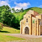 Surrounded by the greenery of Mount Naranco, San Miguel de Lillo stands out for its compact proportions, sculpted portal and forms preserving the legacy of the Asturian monarchy.