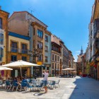 Among Calle Cimadevilla’s glass-fronted balconies, terraces and shops lead towards the Town Hall tower, built over the medieval gateway to Plaza de la Constitución.