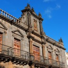 On Calle San Agustín, volcanic stone, twisted columns and a noble coat of arms distinguish the Baroque Palacio de Salazar, now the seat of the Bishopric of Tenerife.