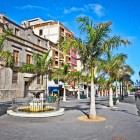 In the heart of Plaza de la Candelaria, palm trees and cafés surround the historic Fuente de La Pila, Santa Cruz’s first public fountain, along the lively pedestrian route towards Calle del Castillo.