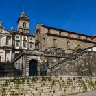 The Church of São Francisco combines Porto’s medieval Gothic style with sumptuous Baroque interiors in gilded wood, among Portugal’s finest.