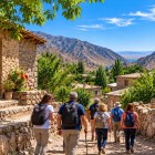 The trail leads back towards Ukhum, passing once again through the village landscape. After around 7 km in total, the guesthouse marks the end of the walk.
