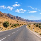 The road leaves the village and crosses the Nuratau landscapes, through arid mountains, valleys and long stretches of road leading towards Samarkand.