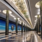 Alisher Navoi station offers a new underground setting: decorated columns and symmetrical perspectives transform the metro into an authentic urban museum.