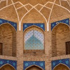The visit offers a closer look at arches, brick vaults and majolica inserts, details that embellish the historic buildings of Khast-Imam.