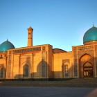 The route continues towards the Tilla-Sheykh Mosque, an important place of worship within the Khast-Imam Complex, closely linked to the religious history of the Uzbek capital.