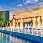The route then reaches Independence Square, one of Tashkent’s symbolic landmarks, characterized by fountains, wide open spaces and gardens in the institutional heart of the capital.
