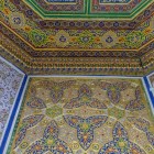 In the following hall, golden decorations, floral motifs and blue and green surfaces create a refined ensemble reflecting the ornamental taste of the Bukhara court.