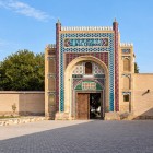 The visit to Sitorai Mokhi-Khosa begins at the monumental portal, decorated with polychrome tiles and inscriptions, which leads into the summer residence of the Emir of Bukhara.